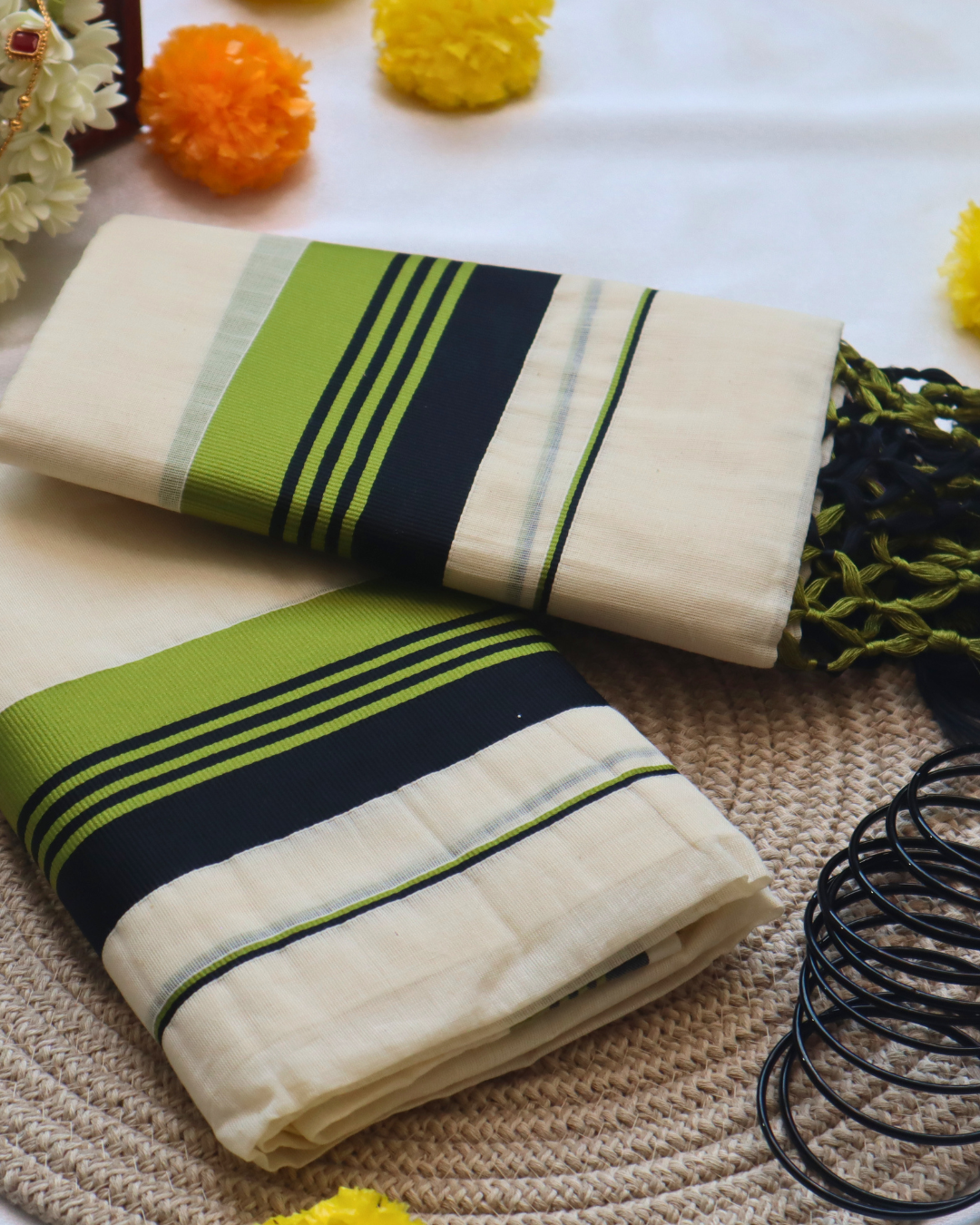 Set Mundu - Black Light Green Kara