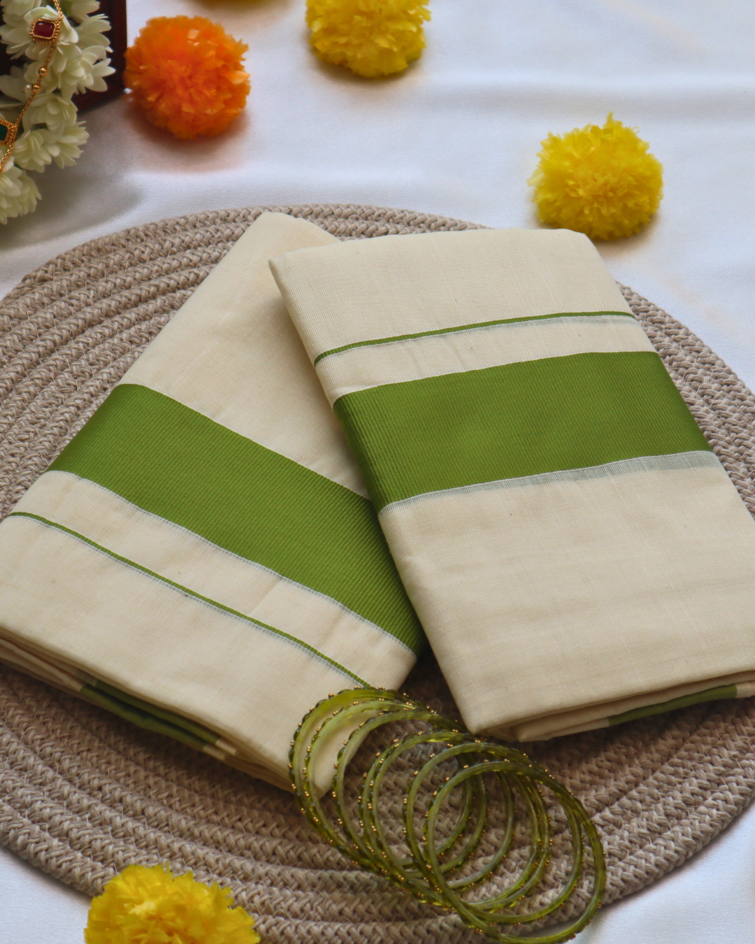 Set Mundu - Thick Light Green Kara