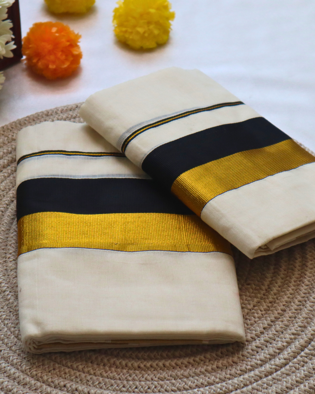 Set Mundu - Black and Gold Kara