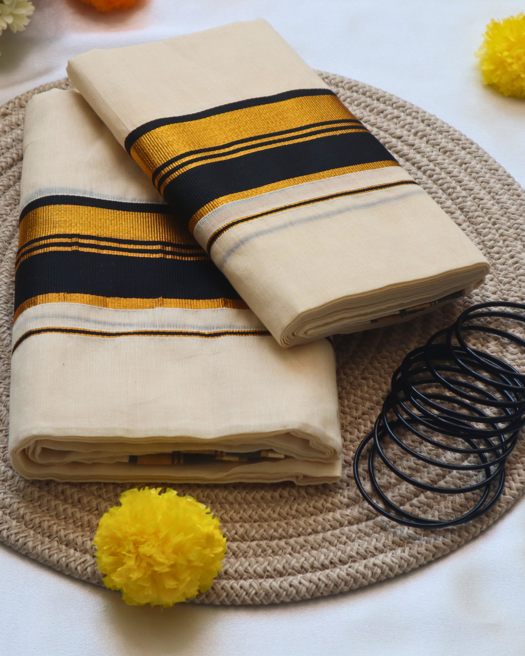Set Mundu - Thick Black Gold Kara - Single